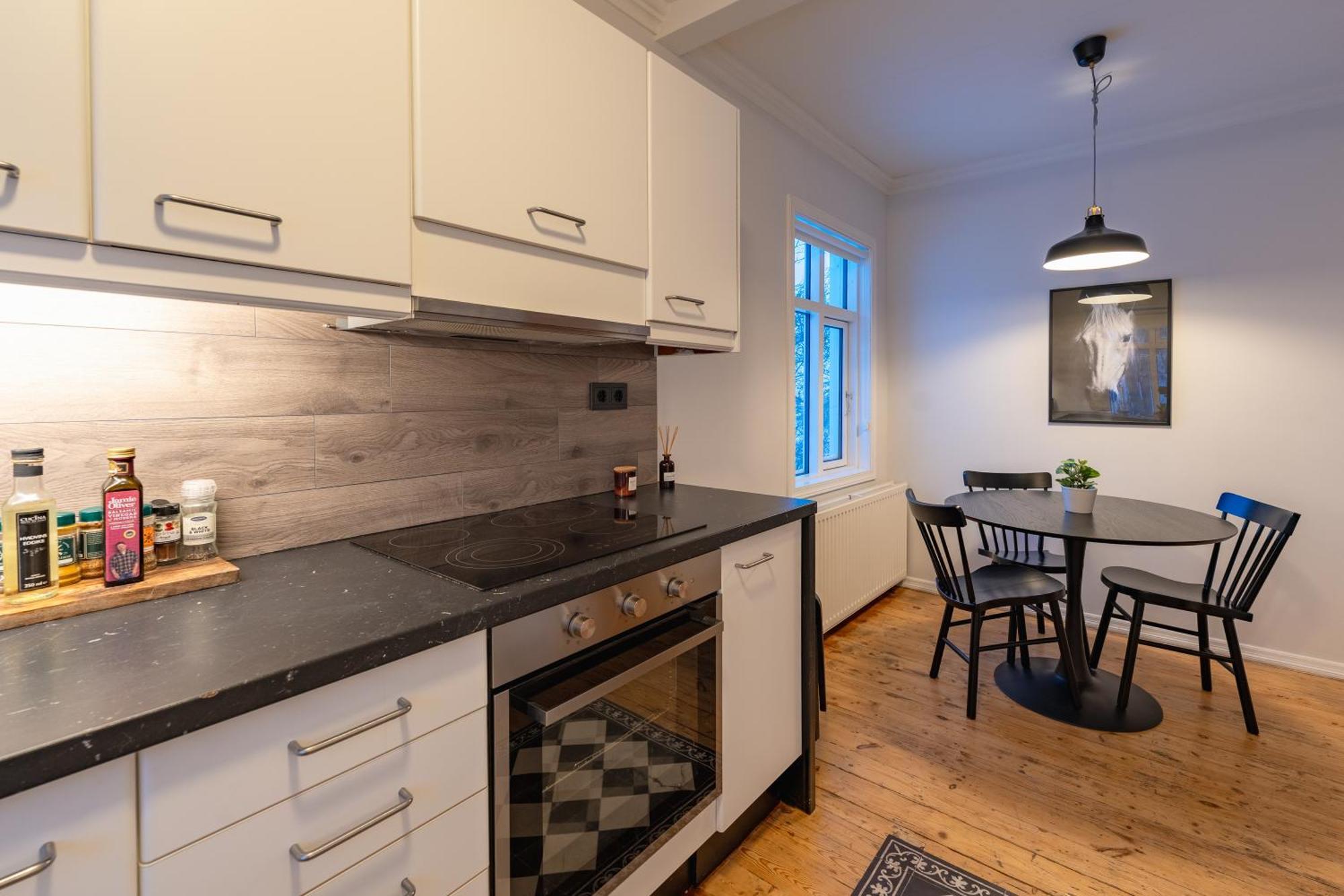 Day Dream Central Akureyri Three Bedroom Apt Extérieur photo